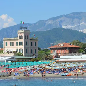 Отель Italia
